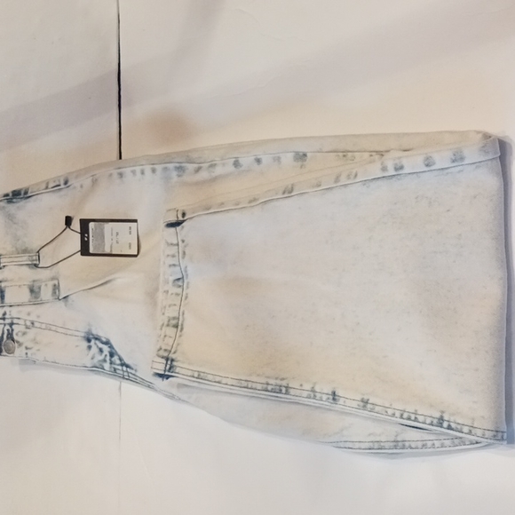VERO MEDO WHITEWASH DENIM ANKLE JEANS - Picture 2 of 11